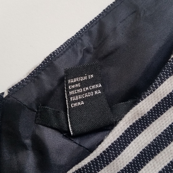 FOREVER 21 Sleeveless Striped V-neck crisscross Crop top Size Small - Picture 4 of 10